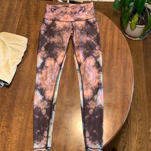 Teeki tie-dye leggings size small
